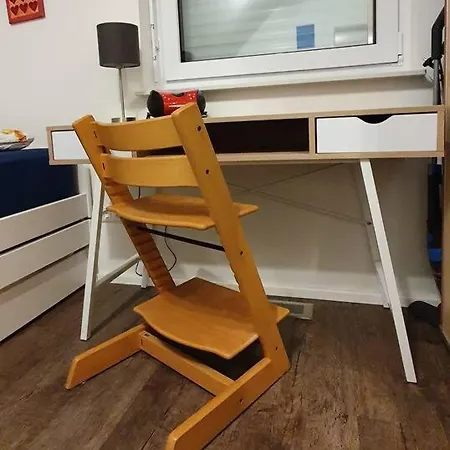 Gemuetliche Gaeste-/messewohnung 350 M. Zur S-bahn *