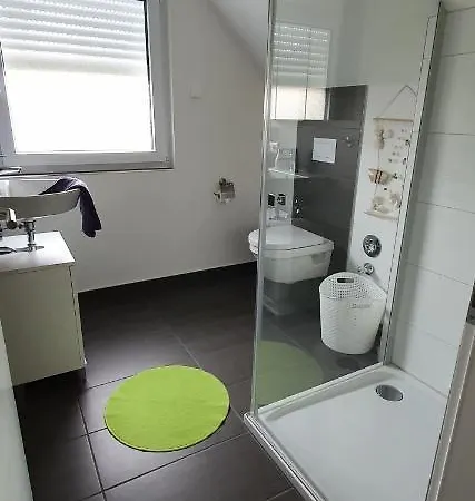 Gemuetliche Gaeste-/messewohnung 350 M. Zur S-bahn Apartmán