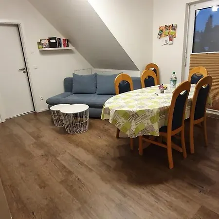 Apartmán Gemuetliche Gaeste-/messewohnung 350 M. Zur S-bahn *