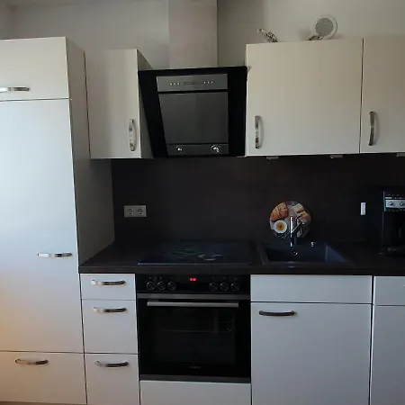 Gemuetliche Gaeste-/messewohnung 350 M. Zur S-bahn Apartmán *