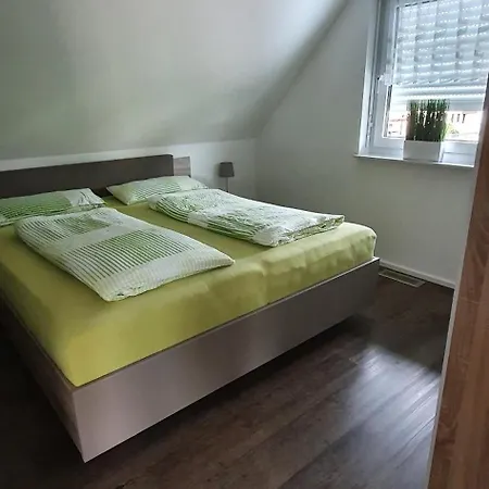 Apartmán Gemuetliche Gaeste-/messewohnung 350 M. Zur S-bahn *
