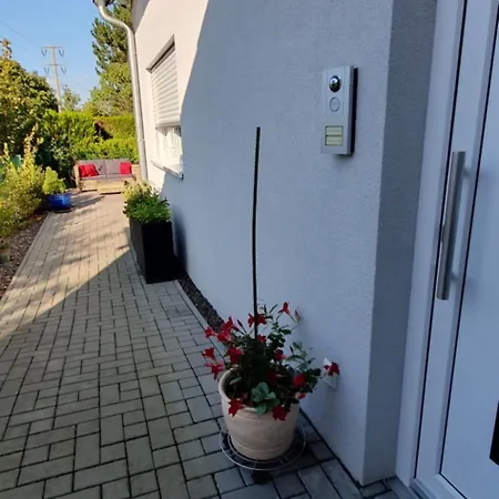Gemuetliche Gaeste-/messewohnung 350 M. Zur S-bahn