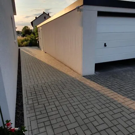 Apartmán Gemuetliche Gaeste-/messewohnung 350 M. Zur S-bahn