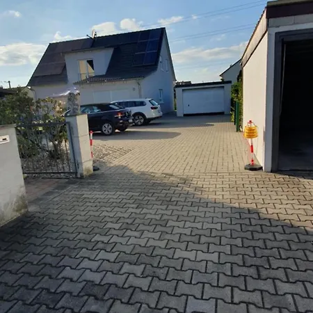Apartmán Gemuetliche Gaeste-/messewohnung 350 M. Zur S-bahn *
